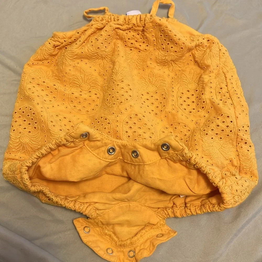 🌸  3/$15 Bundle of baby clothes - Picture 12 of 17
